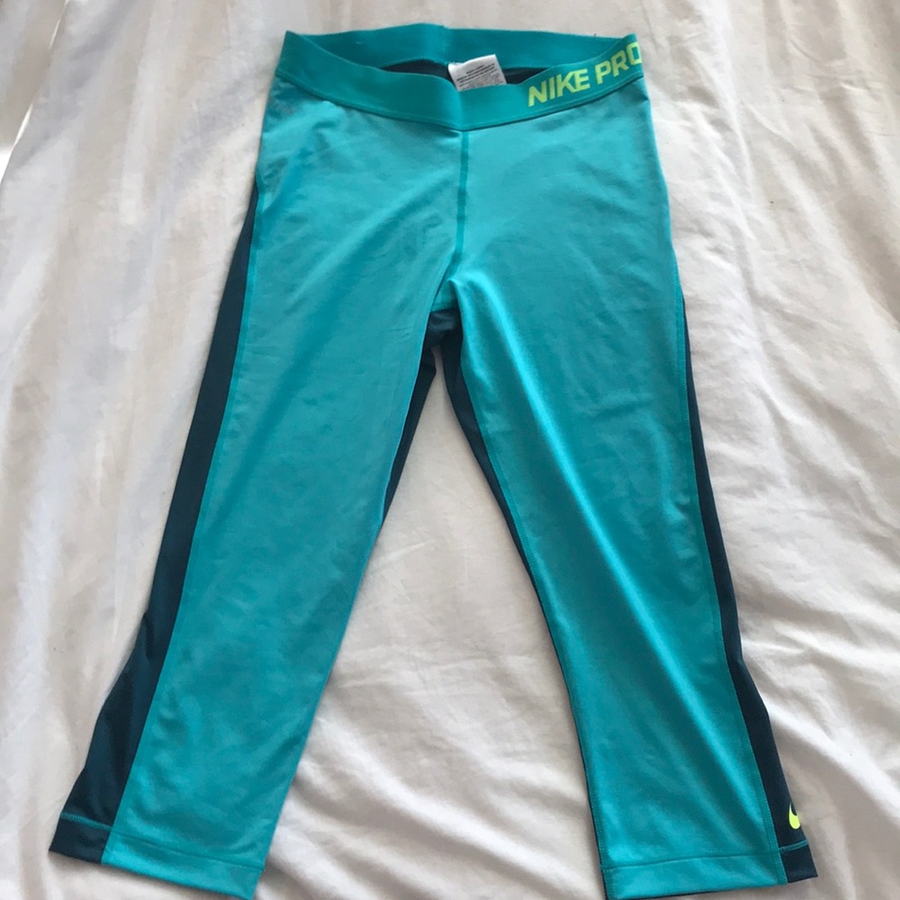 Nike Pro DriFit Crop Leggings